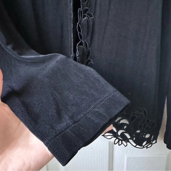 Chico’s travelers Crochet Velvety cardigan black stretch size 2 Large - Picture 5 of 10